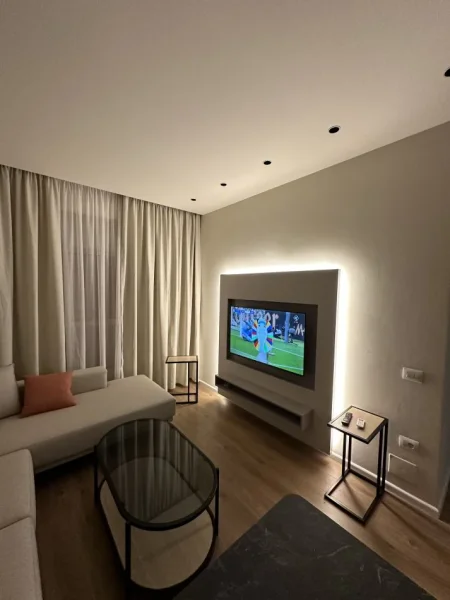 Jepet me qera apartament modern 1+1, kati 7-te me ashensor, NË REZIDENCEN KAIMI, TIRANË