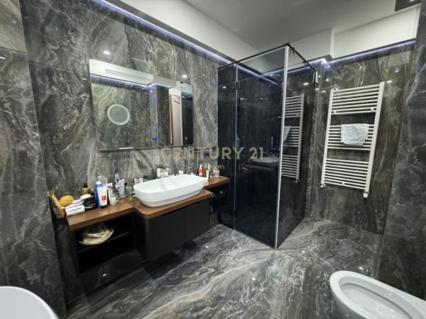 Tirane, shitet apartament 2+1 Kati 8, 138 m² 480.000 € (delijorgj)