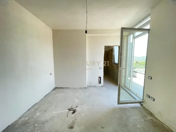 Tirane, shitet apartament 2+1 Kati 5, 138 m² 280.000 € (sauk)