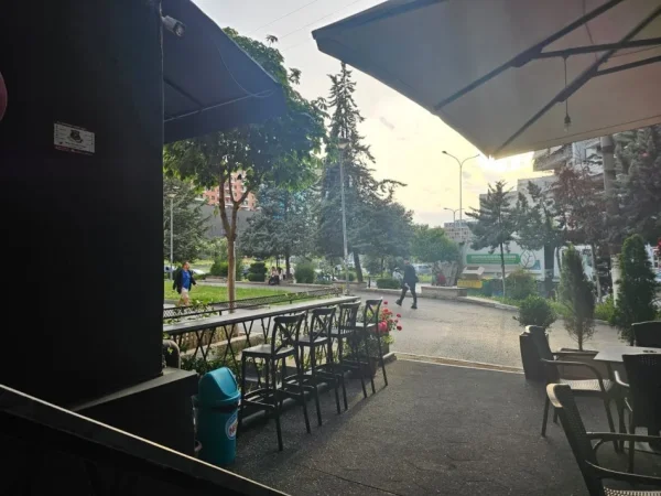 Tirane, shitet lokal Kati 0, 70 m² 35.000 € (Asim Vokshi)