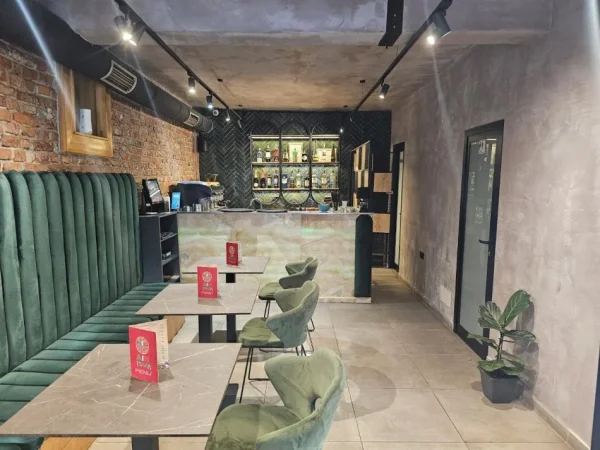 Tirane, shitet lokal Kati 0, 70 m² 35.000 € (Asim Vokshi)