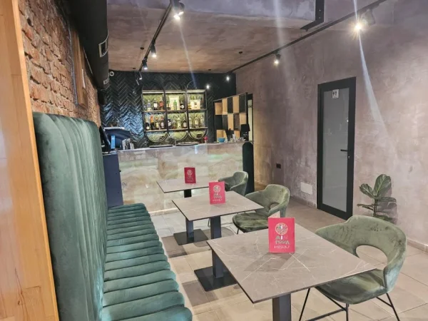 Tirane, shitet lokal Kati 0, 70 m² 35.000 € (Asim Vokshi)