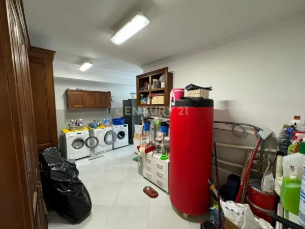 Tirane, shes apartament 3+1+3+Ballkon , 362 m² 975.500 € (Kompleksi ''Goldi", Rruga e Dibrës)