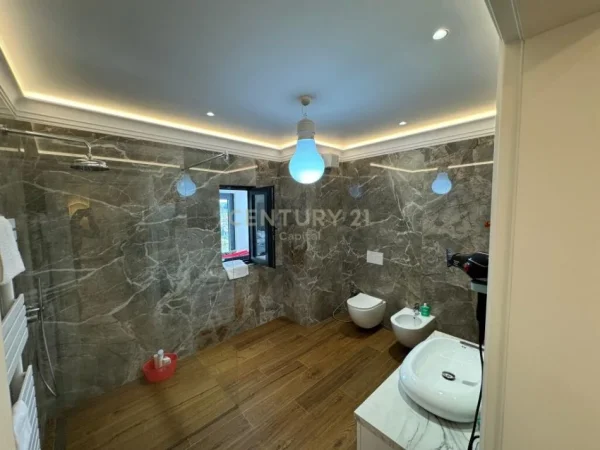 Tirane, shes apartament 3+1+3+Ballkon , 362 m² 975.500 € (Kompleksi ''Goldi", Rruga e Dibrës)