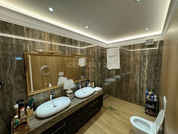 Tirane, shes apartament 3+1+3+Ballkon , 362 m² 975.500 € (Kompleksi ''Goldi", Rruga e Dibrës)