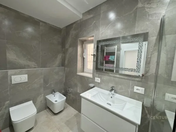 Tirane, jepet me qera apartament 2+1 Kati 2, 75 m² 750 € (bulevardi zogu i pare)