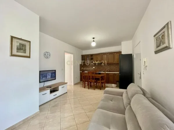 Tirane, jepet me qera apartament 2+1 Kati 3, 500 € (tirana e re)