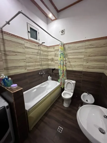 Tirane, jepet me qera apartament 5+1 Kati 1, 324 m² 1.500 € (ZOGU I ZI)