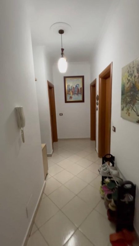 Tirane, jepet me qera apartament 2+1 Kati 4, 110 m² 400 € (Fresku)