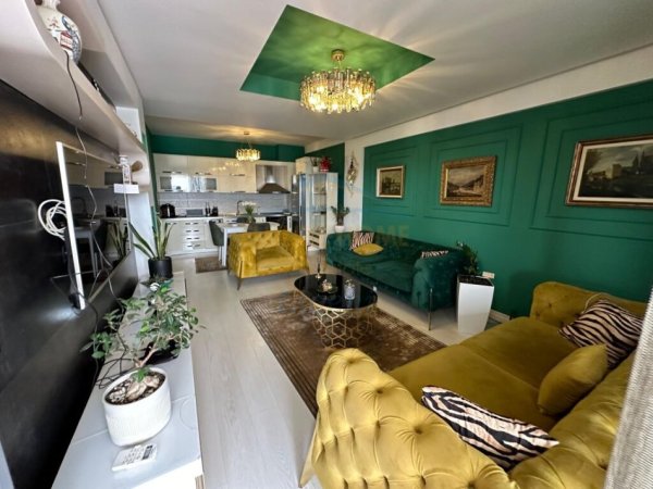 Tirane, shitet apartament 2+1 Kati 3, 90 m² 215.000 € (liqeni i thate)
