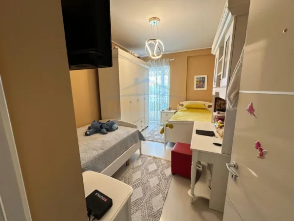 Tirane, shitet apartament 2+1 Kati 3, 90 m² 215.000 € (liqeni i thate)