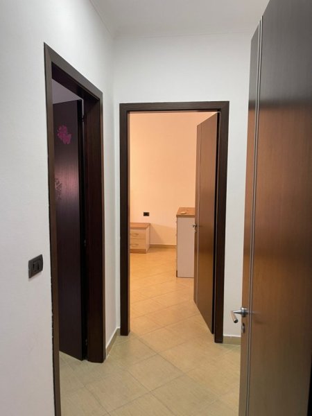 Tirane, jepet me qera apartament 2+1 Kati 5, 120 m² 650 € (Rruga Qemal Stafa)