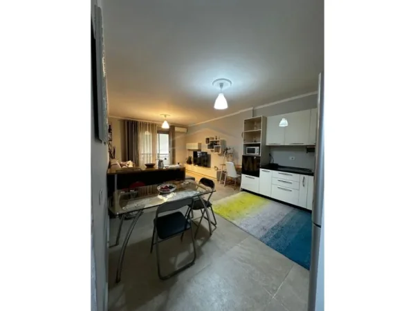 Tirane, jepet me qera apartament 2+1 Kati 2, 96 m² 800 € 