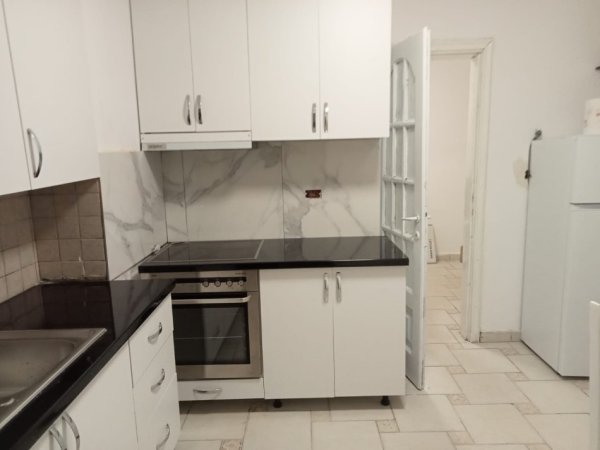 Tirane, jepet me qera apartament 1+1 Kati 2, 60 m² 400 € (RRUGA BARDHYL)