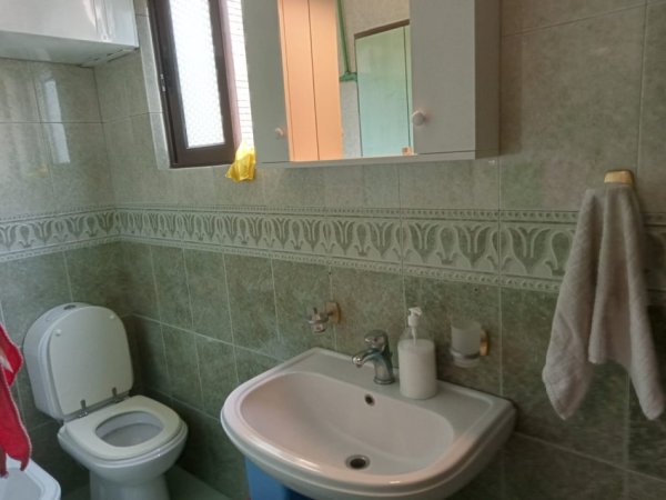 Tirane, jepet me qera apartament 1+1 Kati 2, 60 m² 400 € (RRUGA BARDHYL)