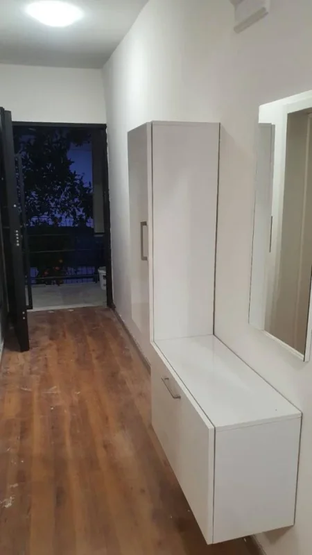 Tirane, jepet me qera apartament 2+1+Ballkon Kati 2, 71 m² 550 € (BLLOKU I VILAVE SELITE)