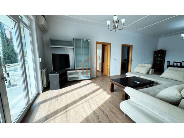 Tirane, jepet me qera apartament 2+1 Kati 4, 150 m² 700 €