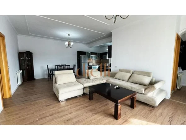 Tirane, jepet me qera apartament 2+1 Kati 4, 150 m² 700 €