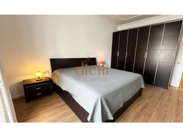 Tirane, jepet me qera apartament 2+1 Kati 4, 150 m² 700 €