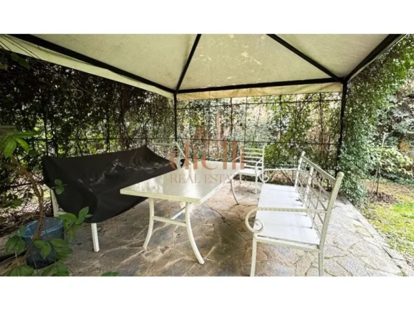 Tirane, jepet me qera apartament 2+1 Kati 4, 150 m² 700 €