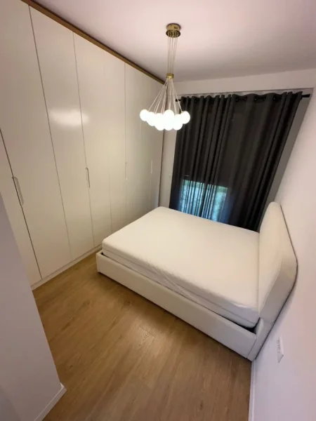 Tirane, jepet me qera 2+1 Kati 2, 90 m² 1.000 € (Rose Garden Residence,TEG)