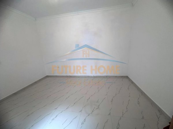 Tirane, jepet me qera ambjent biznesi Kati 0, 27 m² 300 € (Rruga e Durresit)