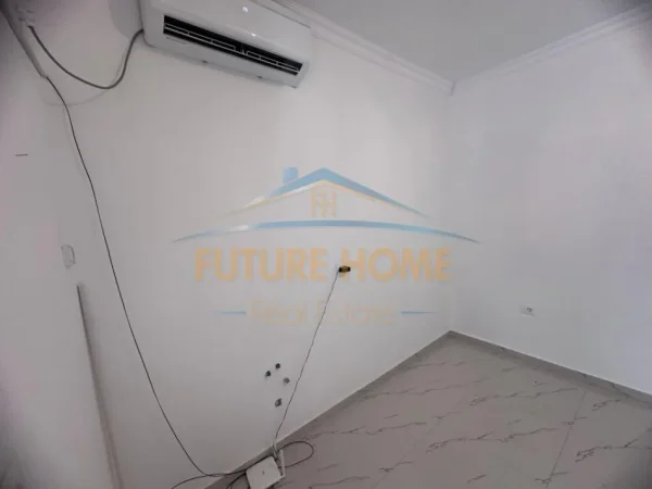 Tirane, jepet me qera ambjent biznesi Kati 0, 27 m² 300 € (Rruga e Durresit)