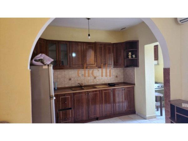 Tirane, jepet me qera apartament 2+1 Kati 5, 90 m² 480 € 