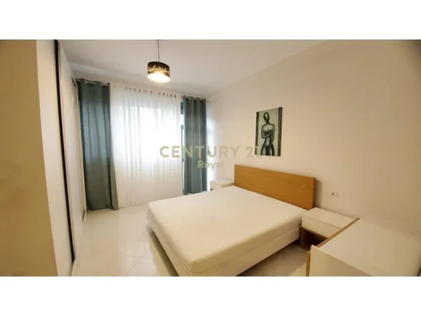 Tirane, jepet me qera apartament 1+1 , 62 m² 400 € (pranë Kopshtit Botanik Zoologjik në Tiranë)