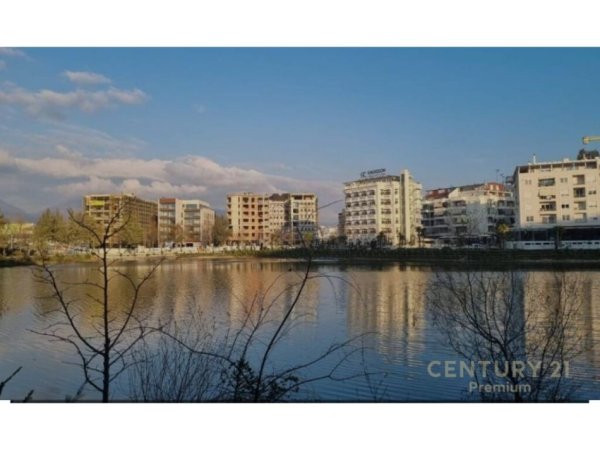 Tirane, jepet me qera apartament 2+1+Ballkon Kati 2, 90 m² 700 € (ne zonen e Liqenit të Thatë)