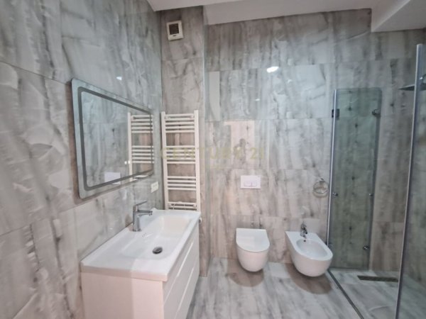 Tirane, jap me qera apartament 2+1+Ballkon , 100 m² 900 € (Rruga: Jordan Misja, Bulevardi i Ri)