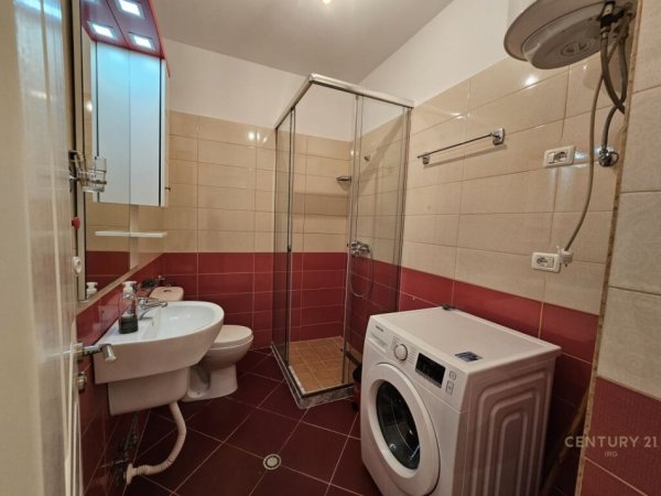 Tirane, jepet me qera apartament 2+1 Kati 8, 95 m² 400 € (Rruga Besim Alla, Pallatet Cabej, Pallatet Çabej)
