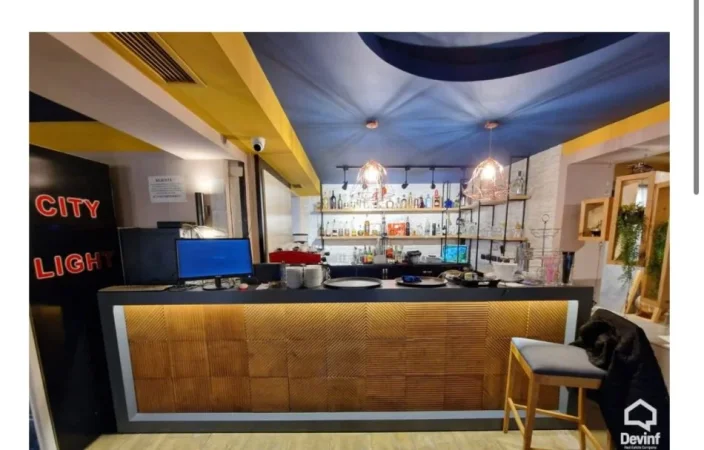 Tirane, jepet me qera dyqan Kati 0, 182 m² 2.000 € (Odhise Paskali)