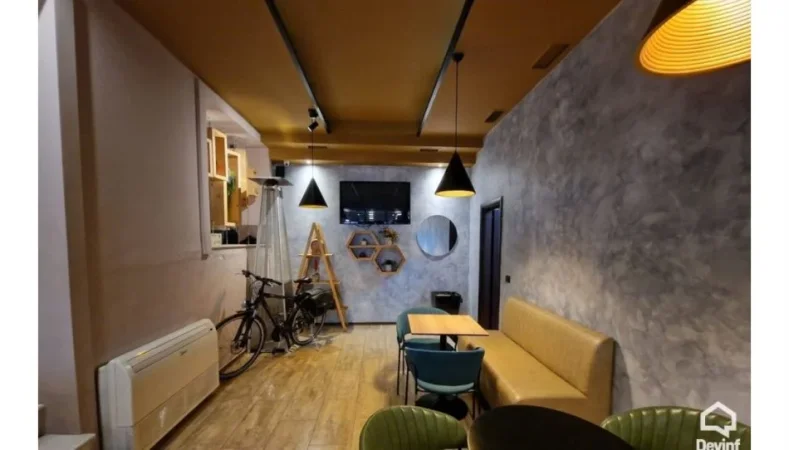 Tirane, jepet me qera dyqan Kati 0, 182 m² 2.000 € (Odhise Paskali)