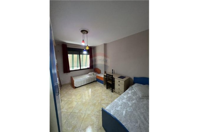Tirane, jepet me qera apartament 2+1 Kati 3, 116 m² 600 € (Rruga Ibrahim Kodra - Komuna e Parisit)