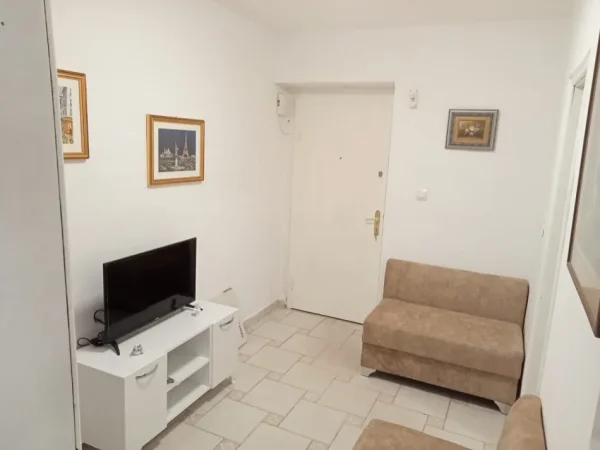 Tirane, jepet me qera apartament 2+1 Kati 2, 60 m² 400 € (Rr.Bardhyl)