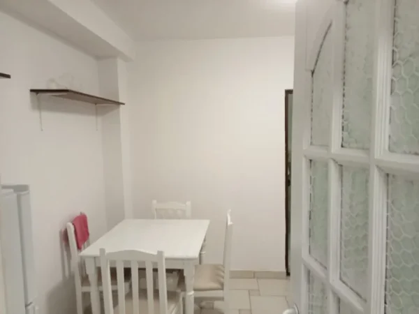 Tirane, jepet me qera apartament 2+1 Kati 2, 60 m² 400 € (Rr.Bardhyl)