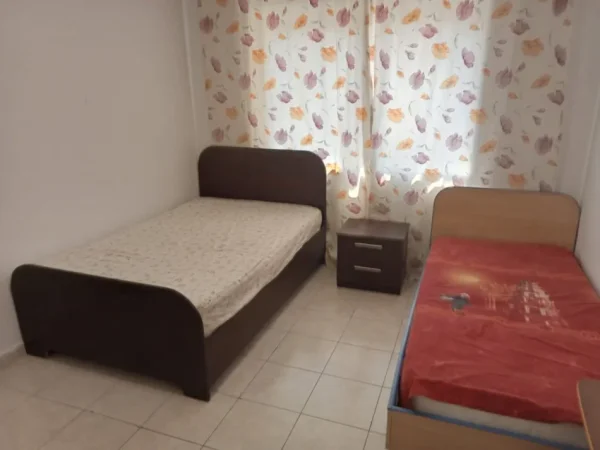 Tirane, jepet me qera apartament 2+1 Kati 2, 60 m² 400 € (Rr.Bardhyl)
