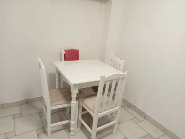 Tirane, jepet me qera apartament 2+1 Kati 2, 60 m² 400 € (Rr.Bardhyl)