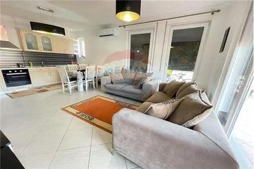Tirane, jepet me qera apartament 1+1 Kati 3, 85 m² 500 € (Rruga Ali Spahia - Rruga e Dibrës - Shkolla e Kuqe)