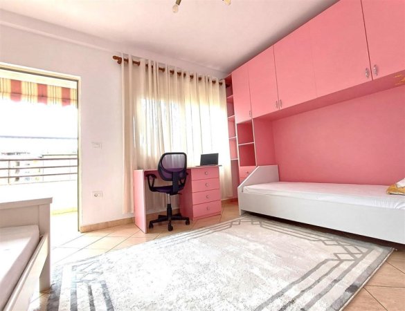 Tirane, jepet me qera apartament 2+1+Ballkon Kati 3, 80 m² 500 € (rruga irfan tomini , perballe hotel hillton)