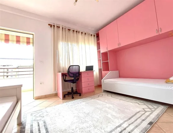 Tirane, jepet me qera apartament 2+1+Ballkon Kati 3, 80 m² 500 € (rruga irfan tomini , perballe hotel hillton)