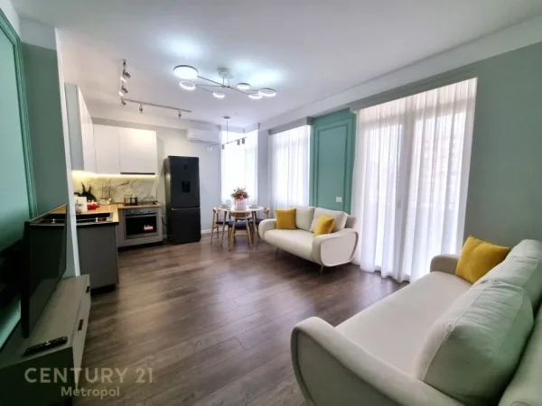 Tirane, jepet me qera apartament 1+1 Kati 8, 60 m² 700 € (prane Qendres!)