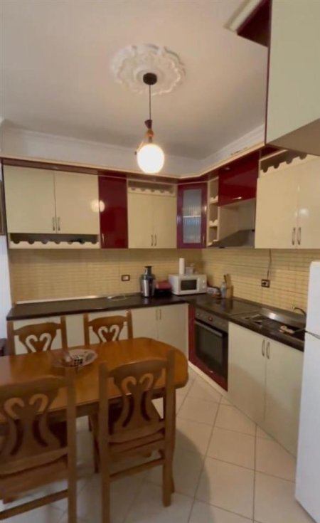 Tirane, apartament Fresk