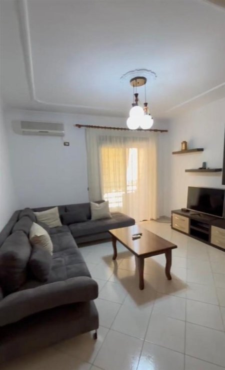 Tirane, apartament Fresk