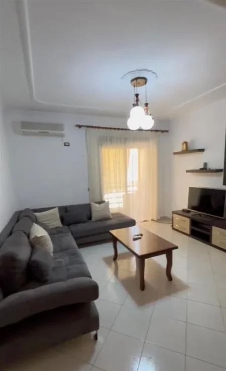 Tirane, apartament Fresk