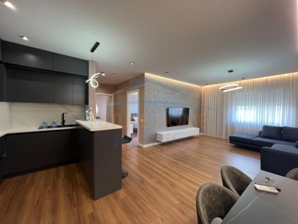 Tirane, shitet apartament 2+1 Kati 3, 126 m² 152.000 € (Ktheza e Kamzez)