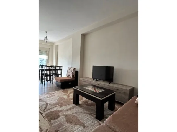 Tirane, jepet me qera apartament 2+1 , 76 m² 500 € (Rruga Loni Ligori)