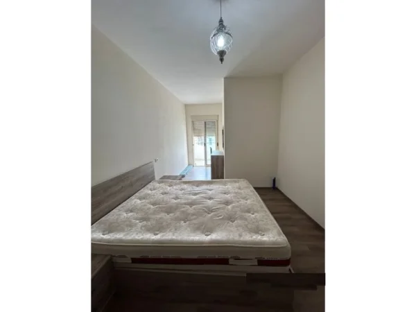 Tirane, jepet me qera apartament 2+1 , 76 m² 500 € (Rruga Loni Ligori)