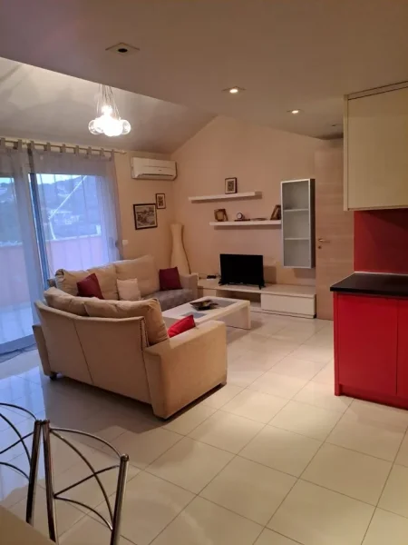 Tirane, jepet me qera apartament duplex Dublex Kati 4, 110 m² 400 € (Liqeni Thate)
